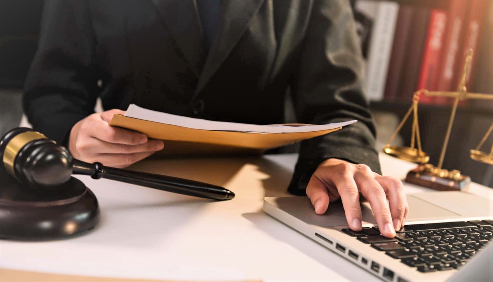 Quand et pourquoi faire une consultation juridique en ligne?