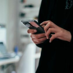 Batteries d'origine vs compatibles : comprendre les différences